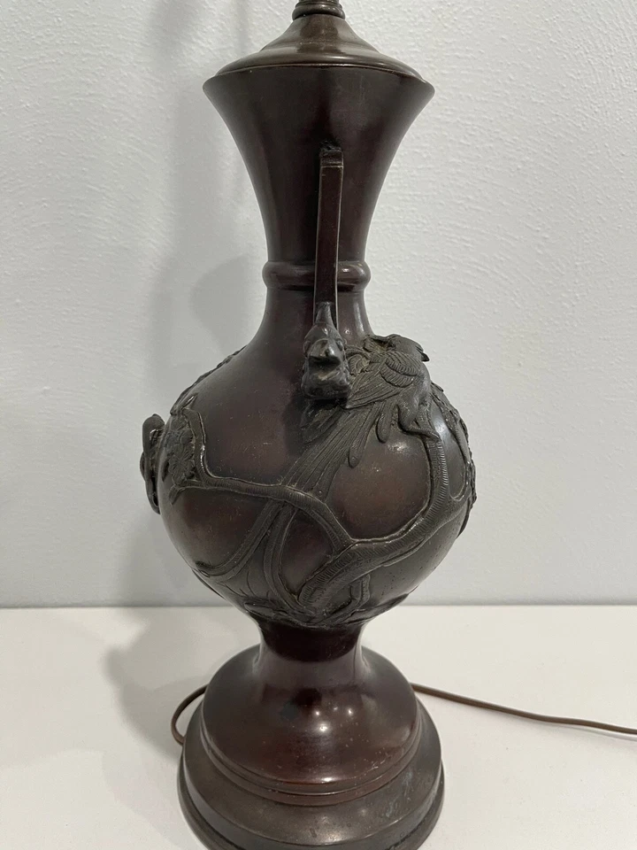 Antique Chinese or Japanese Bronze Vase w/ Birds & Flowers Mounted as Lamp - Imagem 3 de 4