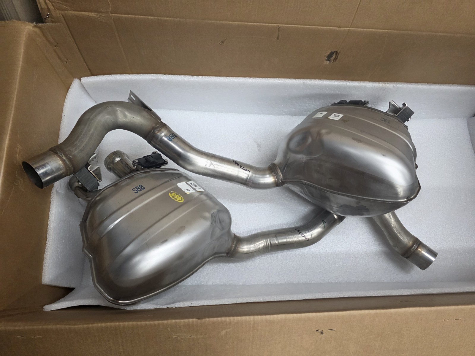 BENTLEY FLYING SPUR FACTORY STOCK EXHAUST MUFFLER OEM 3SE253607P 3SE253608P
