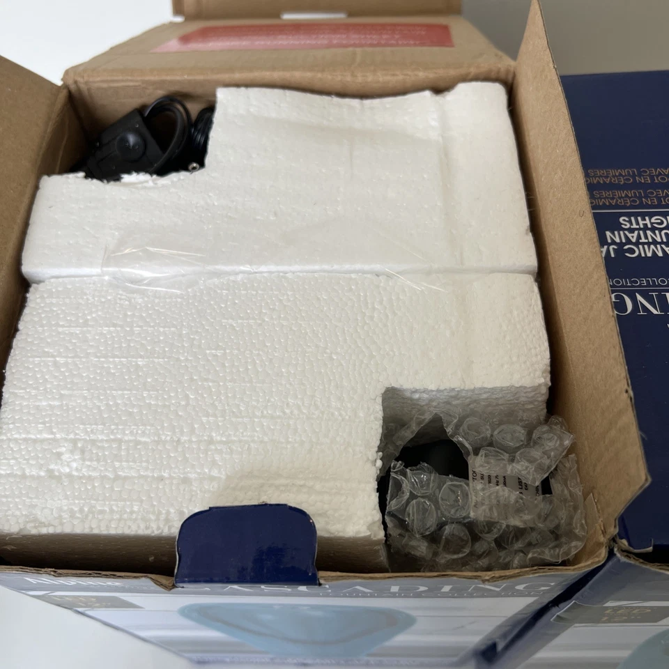 Alpine Corporation Tarro de Agua Fuente Turquesa LED Resistente a la Intemperie 12 pulgadas de Alto Foto 3 de 4