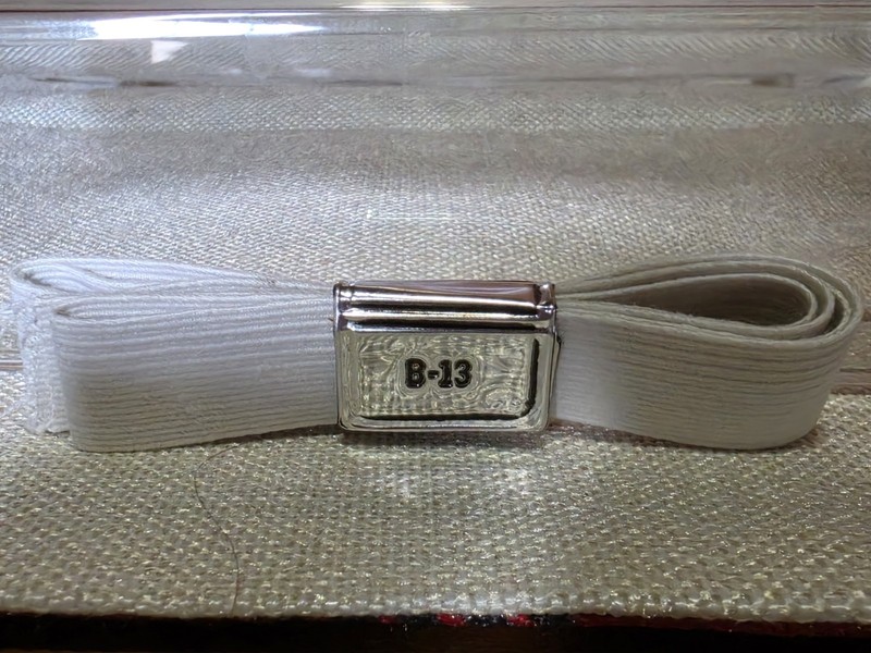 Vintage White Stretch Waistband Elastic with a 31 1/2 inch L x 1/4 inch W