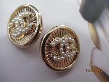 Chanel 2 buttons    gold tone, FAUX PEARL  20 mm   BUTTONS THIS IS FOR 2
