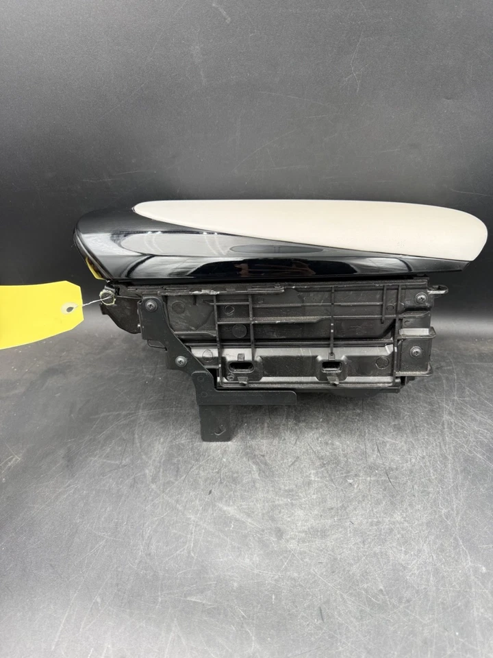 Center Console Storage Armrest 2016-2020 Toyota Mirai - Imagem 2 de 4