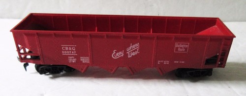 Assorted Life-Like Ho Train Parts and Transformer and mini people - Picture 9 of 10