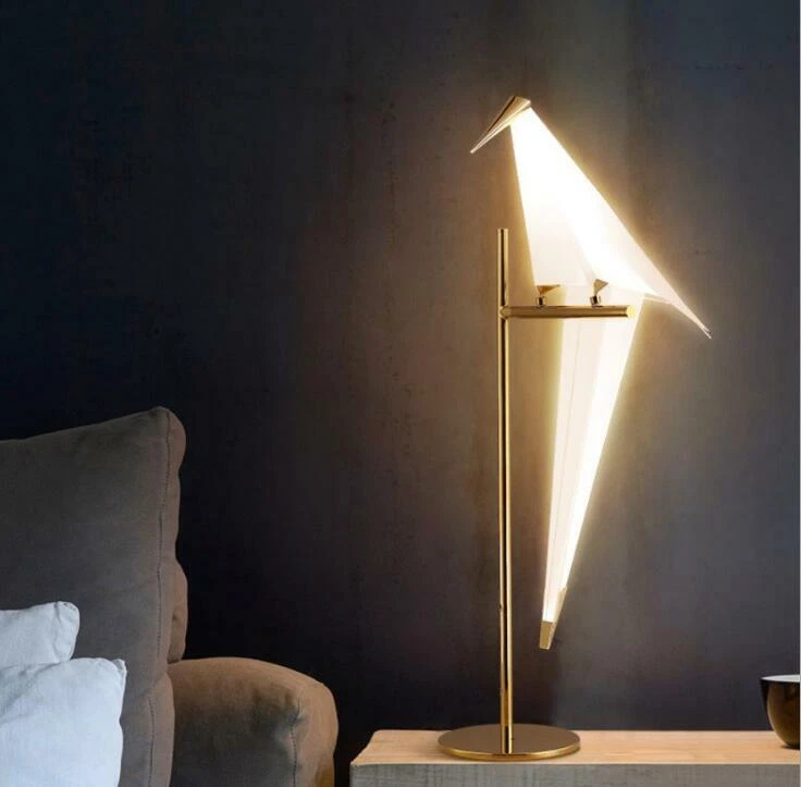 Lámpara de mesa LED de 28 pulgadas moderna oscilante pájaro luz de mesa accesorios de lámpara de metal dorado Foto 2 de 4
