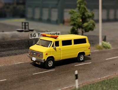 Eigenbau Chevrolet Van Schwertransport Begleitfahrzeug 1/87