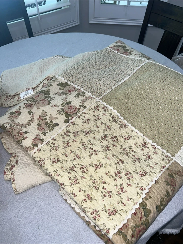 Plow and Hearth KING SIZE Plaid Quilt, Dust Ruffel & Decorative Pillow COUNTRY - Image 2 of 4