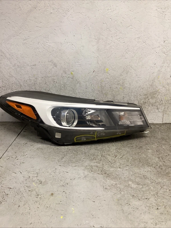 2017 2018 KIA FORTE RIGHT RH PASSENGER SIDE HEADLIGHT OEM HALOGEN W/O LED ACCENT