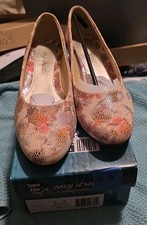 Easy Street Women's Beige Floral Halo EASY FLEX SZ 8 Medium New W/Box