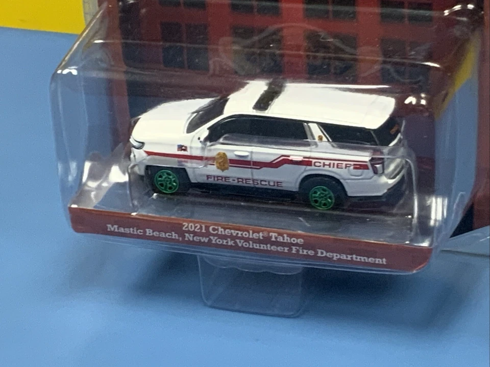 Greenlight FIRE & RESCUE 2021 Chevy Tahoe New York Volunteer GREEN MACHINE NEW - Image 4 of 4