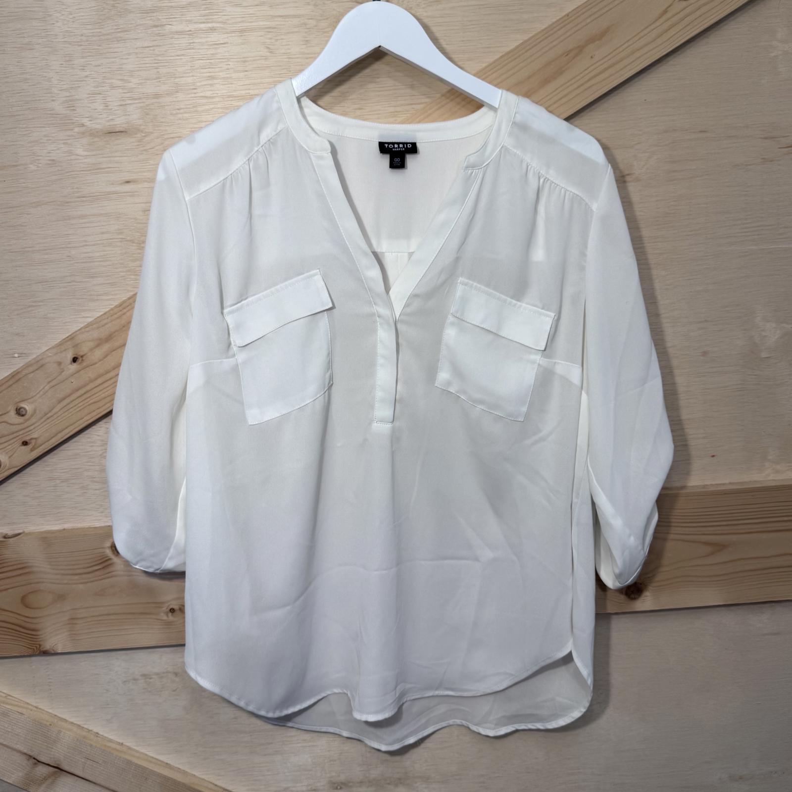 TORRID Harper Georgette Women's Pullover Blouse 3/4 Sleeve Size 00 Cream