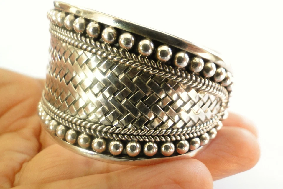 Brazalete brazalete brazalete de plata de ley 925 ancho con borde de cuentas de diseño trenzado sin piedra Foto 3 de 4