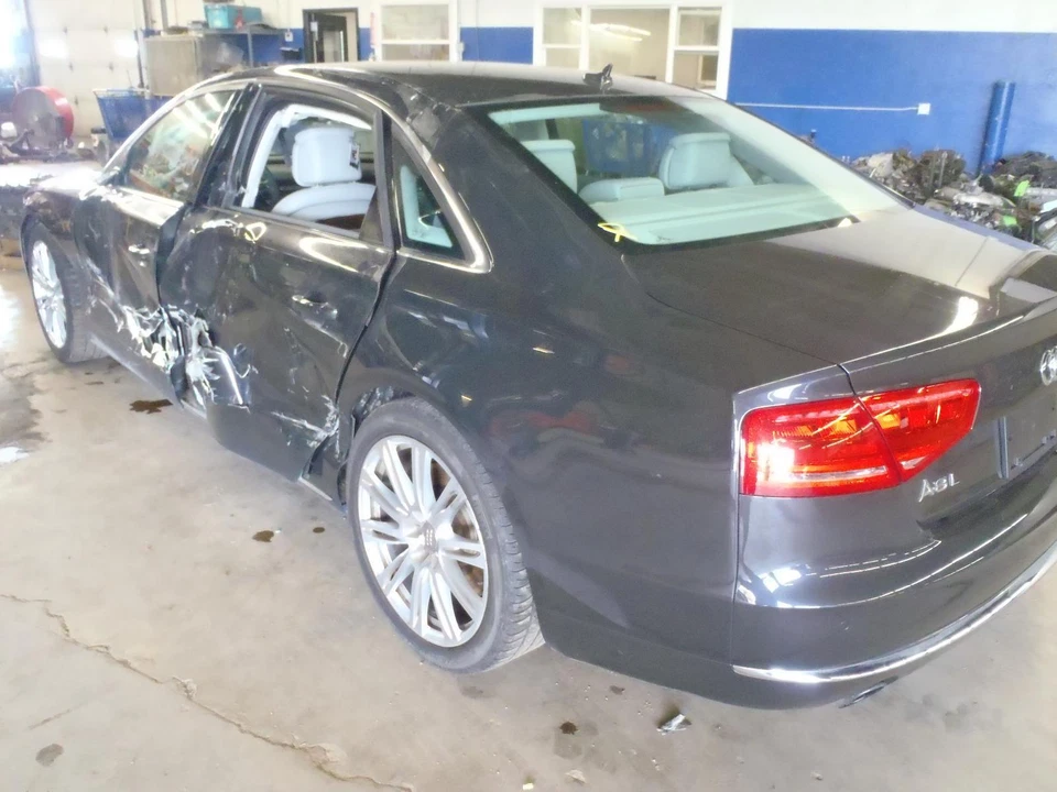 11 12 13 14 15 16 AUDI A8: eje trasero izquierdo; sin vectorización de par -- 51K -- Foto 2 de 4