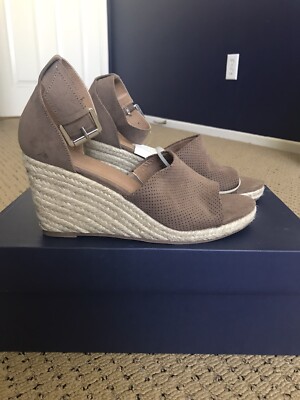 ATTENTION Ellia Tan Color Wedges New with Tags Size 8M