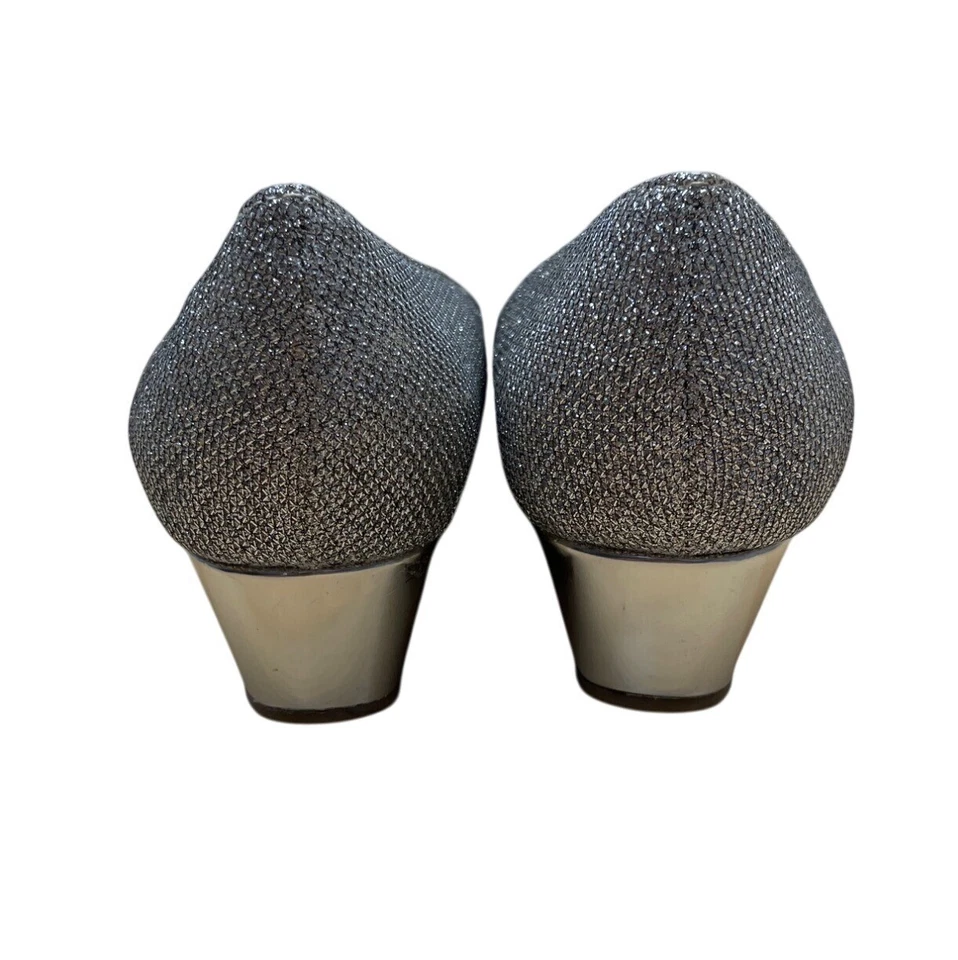 Zapatos de cuña Bandolino para mujer plateados brillantes flexibles punta abierta talla 7,5 M Foto 4 de 4