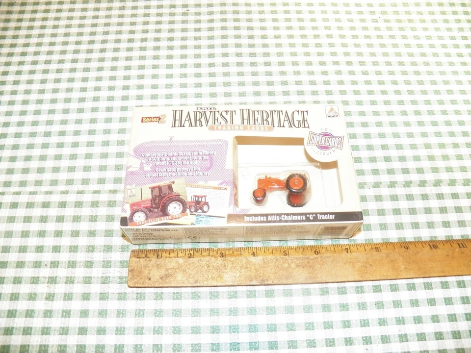 Tarjetas coleccionables ERTL 1995 serie 2 Harvest Heritage 1/64 Allis-Chalmers C tractor Foto 2 de 4