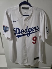 Los Angeles Dodgers  Yasmani Grandal ( World Series 2018) personalized Size: L.