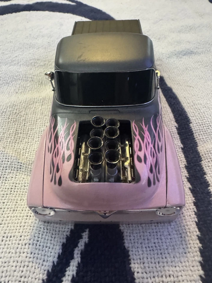 福特 100 Ground Ponders 1957 1/24 带 Piggyback 1/64 Ltd. Ed. 粉红色/灰色 — 第 3/4 张图片