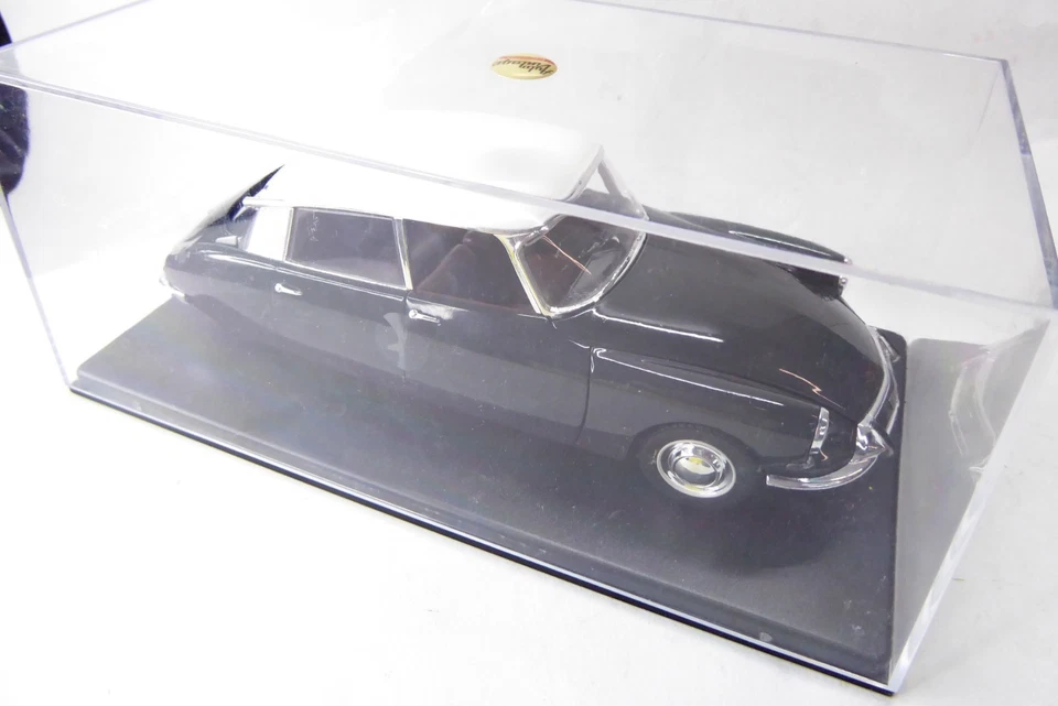 Citröen DS 19 - 1963 - - 1/24 Leo Models in Vitrine # 00810 - Bild 2 von 3