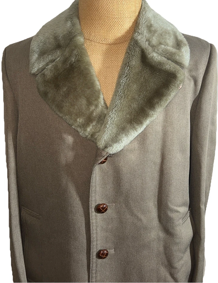 Trench coat masculino vintage London Fog forrado de pele sintética bronzeado tamanho 40 regular usado - Imagem 2 de 4