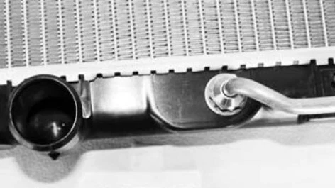 RADIATOR ASSEMBLY FOR MITSUBISHI MIRAGE 1.5L 1.8L L4 1468CC 1834CC 90 CID 2302 - Image 3 of 3