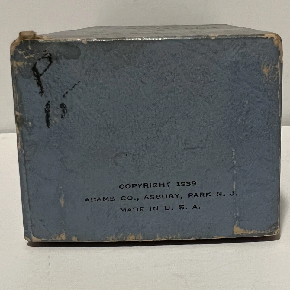 Esta caja contiene una broma de conejo bebé vivo mordaza regalo 1939 Foto 2 de 4