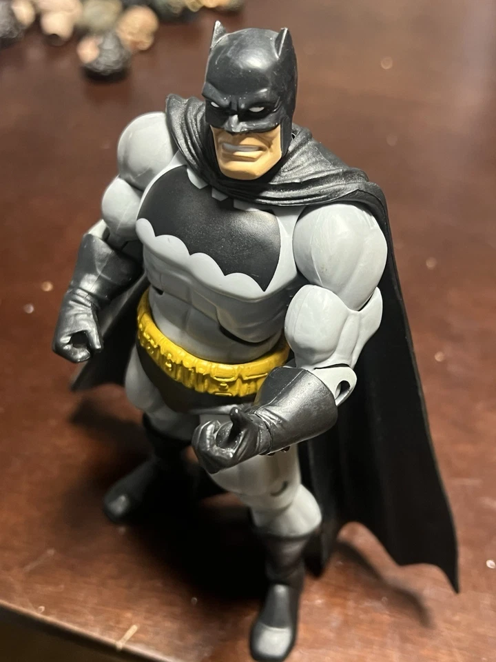 Boneco de ação Batman The Dark Knight Returns OOTB DC Comics - Imagem 2 de 4