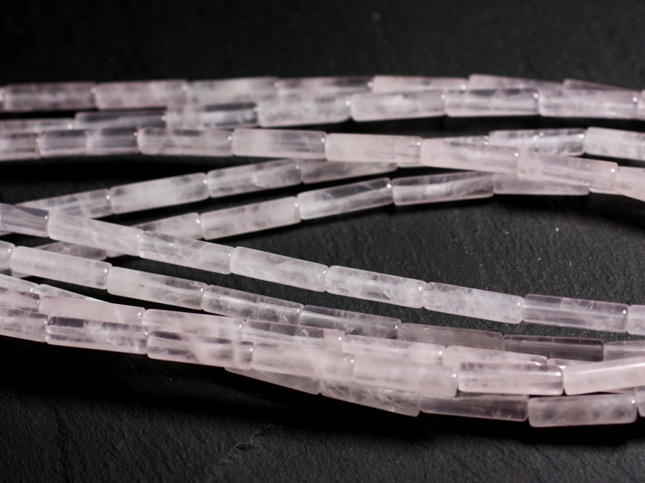 Quartz rose authentique en cylindres polis pour joaillerie fine