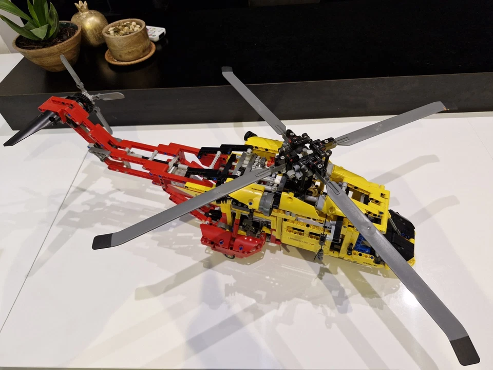  Lego Technic L Hélicoptère 9396 Année 2012 - Photo 3/4