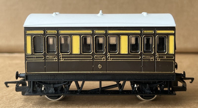Hornby R213 GWR 4-Rad Reisebus - Spurweite OO - Originalverpackt