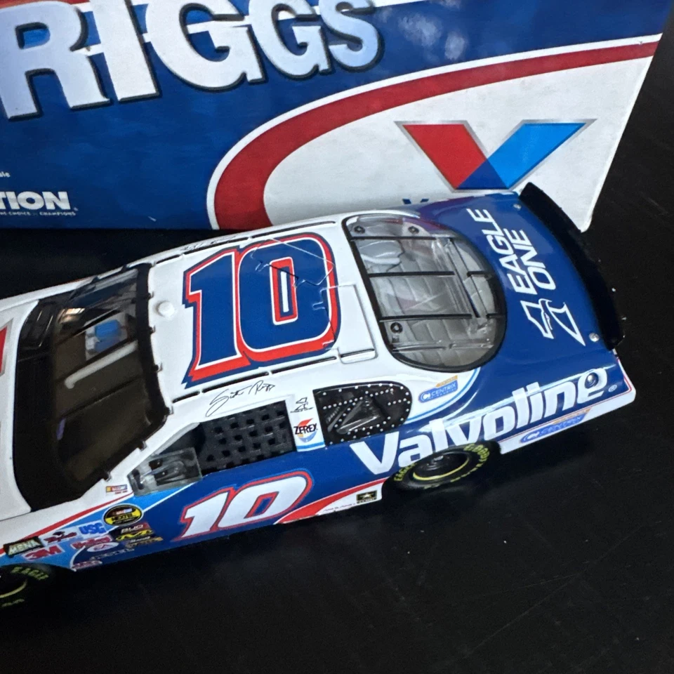 Scott Riggs 2005 Valvoline Nascar 1/24 Diecast Team Caliber Chevy #10 BANK - Image 2 of 4