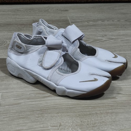 white nike air rift trainers