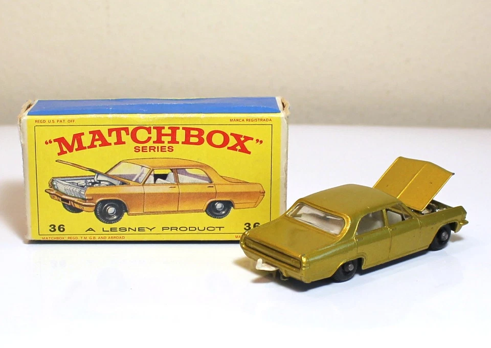 Lesney MATCHBOX Series #36 - Opel Diplomat (Dourado, Capô de Abertura) + Caixa Original - Imagem 2 de 4