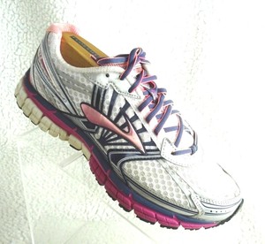 brooks adrenaline gts 14 womens white