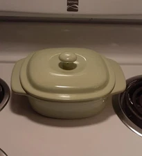 Chantal Covered 1 Quart Casserole Dish Moss Green (Hard to find color) Bakeware
