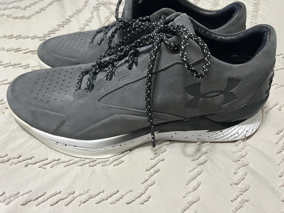Under Armour Curry UA SC- Low Lux Gris-Negro-Blanco 1296619-040 Gamuza Talla 12 Hombres Foto 2 de 4