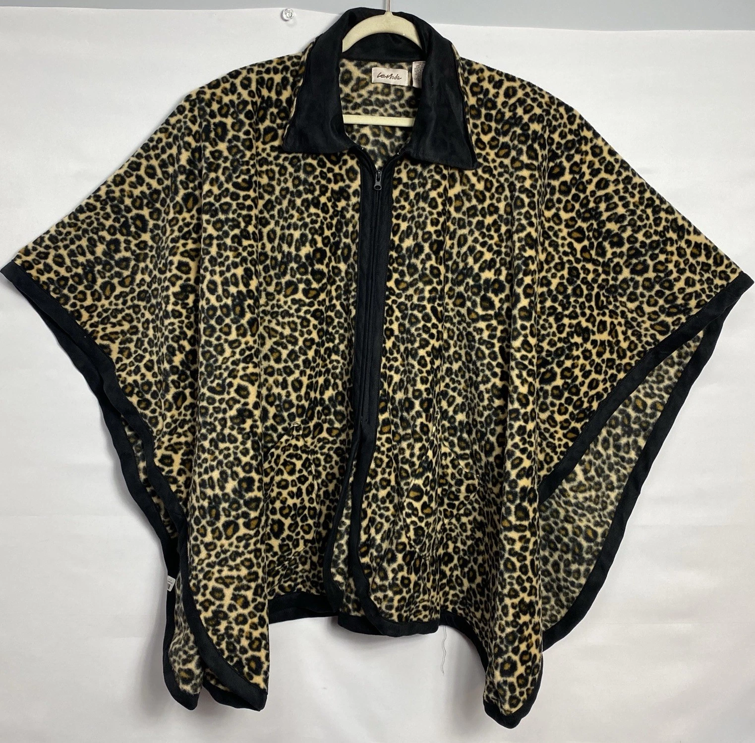 Le Moda pockets One Size Fleece Cape Cheetah shawl wrap coat zip poncho top
Opens in a new window or