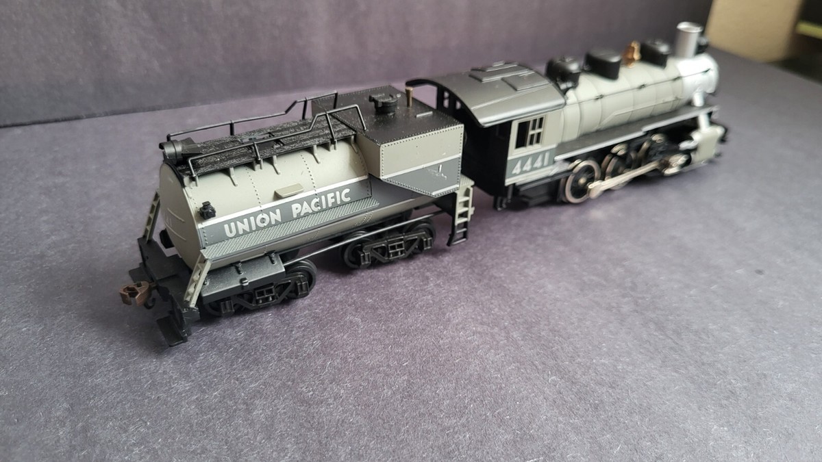Bachmann HO USRA 0-6-0 with Vanderbilt Tender Union Pacific UP