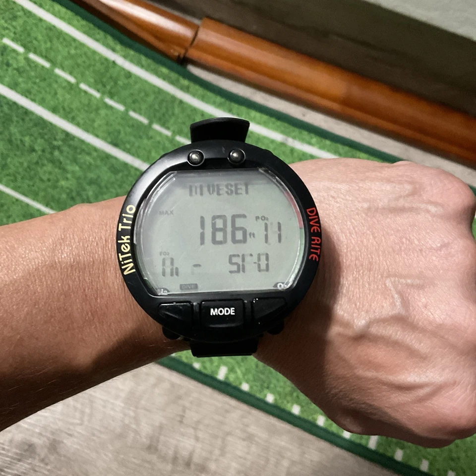 Rare Dive Rite Nitek Trio Scuba Dive Computer With Wrist Strap  - Image 3 of 4