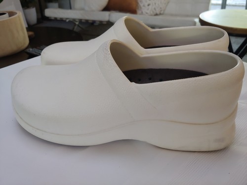 Klogs White Rubber Slip On Nursing Clogs. Women's 10 Wide - Picture 6 of 18
