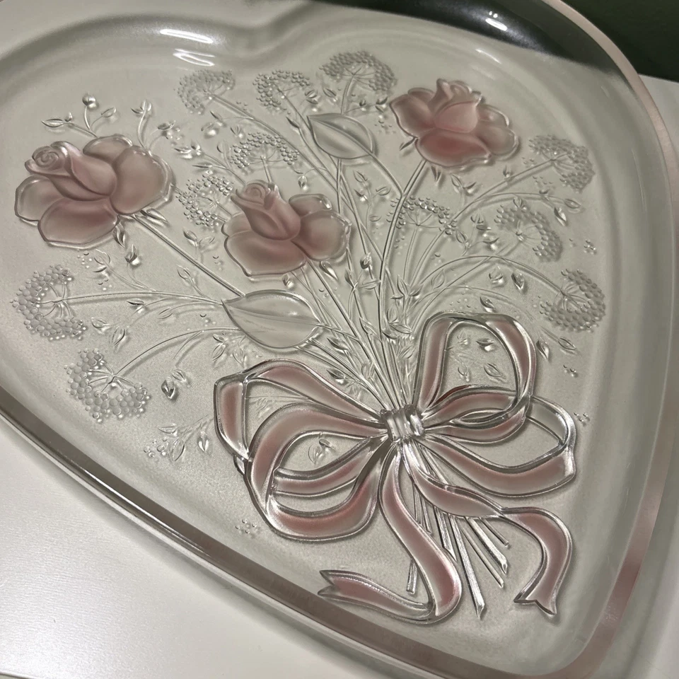 Bandeja de servir Mikasa cristal em forma de coração rosas fosco fita buquê prato arco  - Imagem 3 de 4