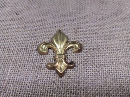 Fleur de Lis / Classic Design / High Shine  / Raw Brass Stamping / 1 pc.