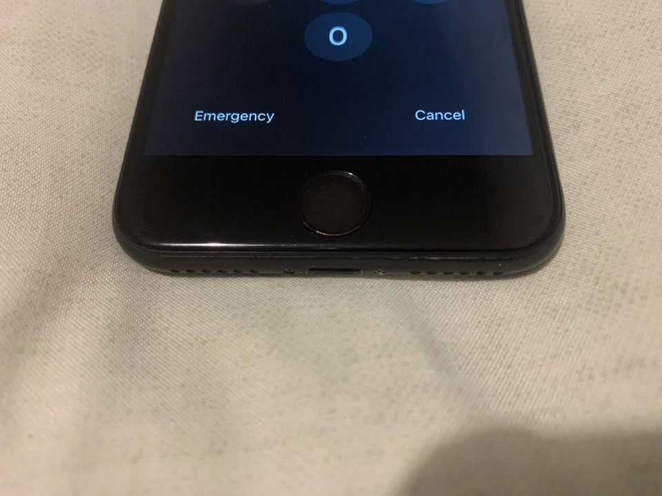 Apple iPhone SE 2020 - 64GB Black A2296 on Vodafone - SUPERB with Extras - Image 3 of 4