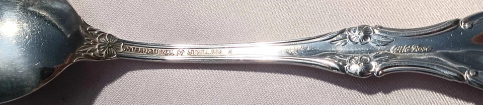 Ajuste(s) de 4 piezas Wild Rose de International Sterling Foto 2 de 3