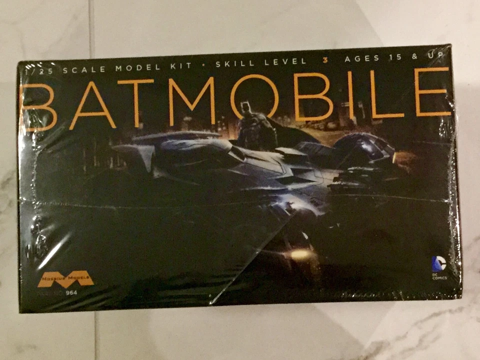 MOEBIUS 1/25 BATMAN VS SUPERMAN DAWN OF JUSTICE BATMOBILE MODEL KIT # 964 F/S - Image 4 of 4