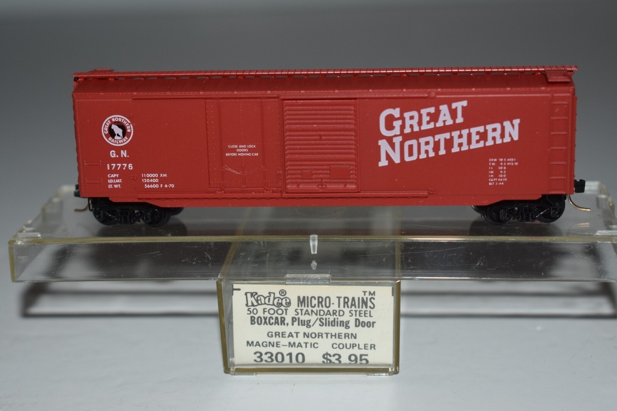 N Scale Kadee 33010 Great Northern 50' Combine Door Boxcar