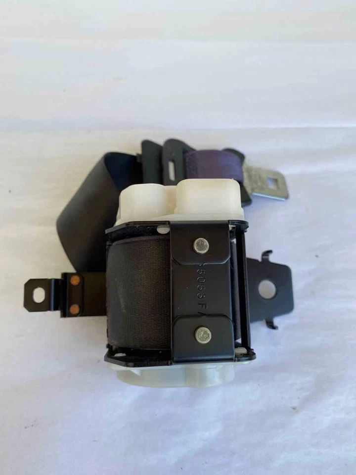 2003 HYUNDAI SONATA Rl Rear Ceenter Seat Belt Lap & Shoulder Belt - Image 2 of 4