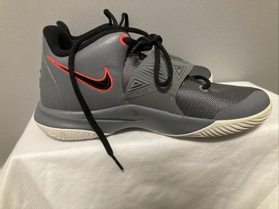 Nike Kyrie Flytrap 3 Boy's Pre-owned Cool Gray Sneakers - sz. 6