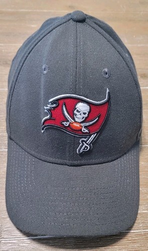 New Era Bonnet noir Tampa Bay Buccaneers 2021 NFL Sideline Home Historic 39THIRTY Flex pour homme