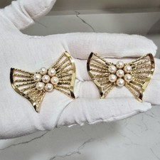 Vintage Designer: TipToe Gold Tone  Faux Pearl Statement Shoe Clips Set of 2