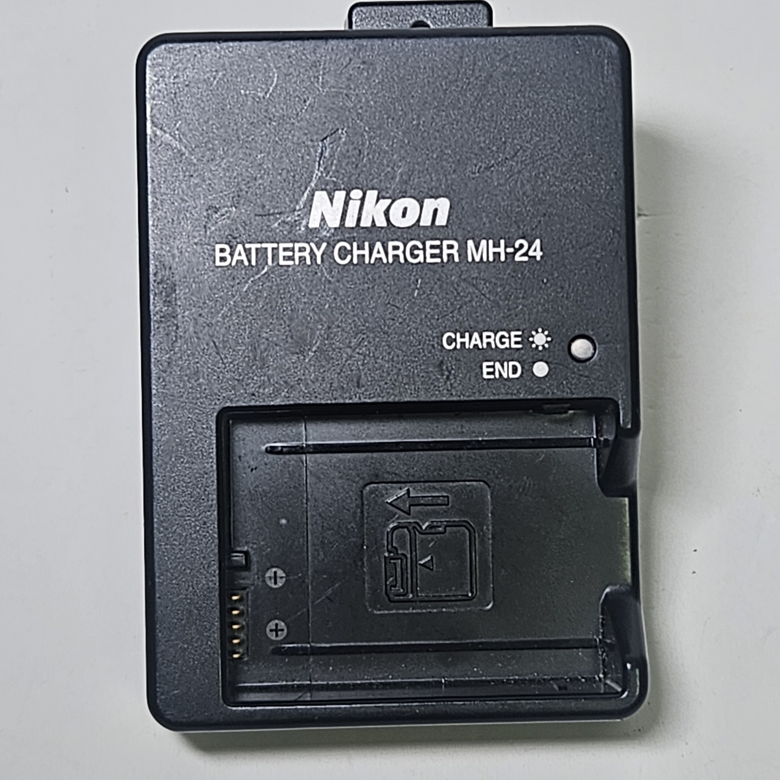 Nikon MH-24 Caricabatterie EN-EL14/a per Fotocamera Nikon D3100 D3500 D5600